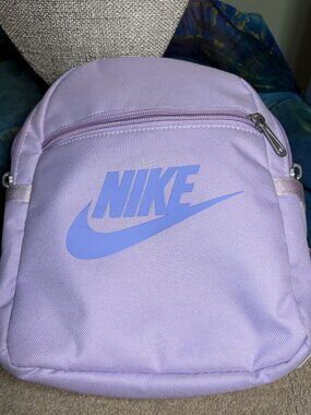 Nike Futura 365 Mini Backpack 6L: Doll & Light Thistle